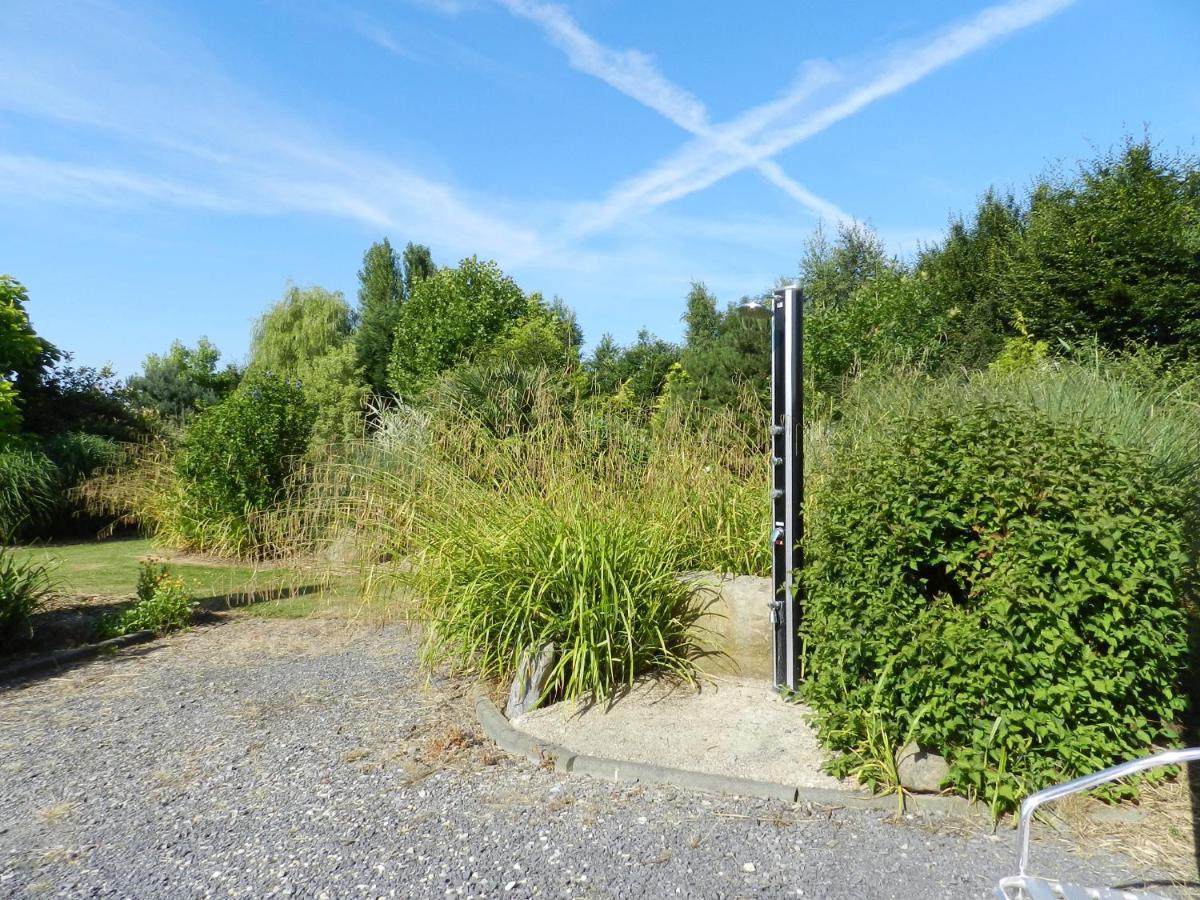 Gite La Grenouillere Esqueheries ภายนอก รูปภาพ